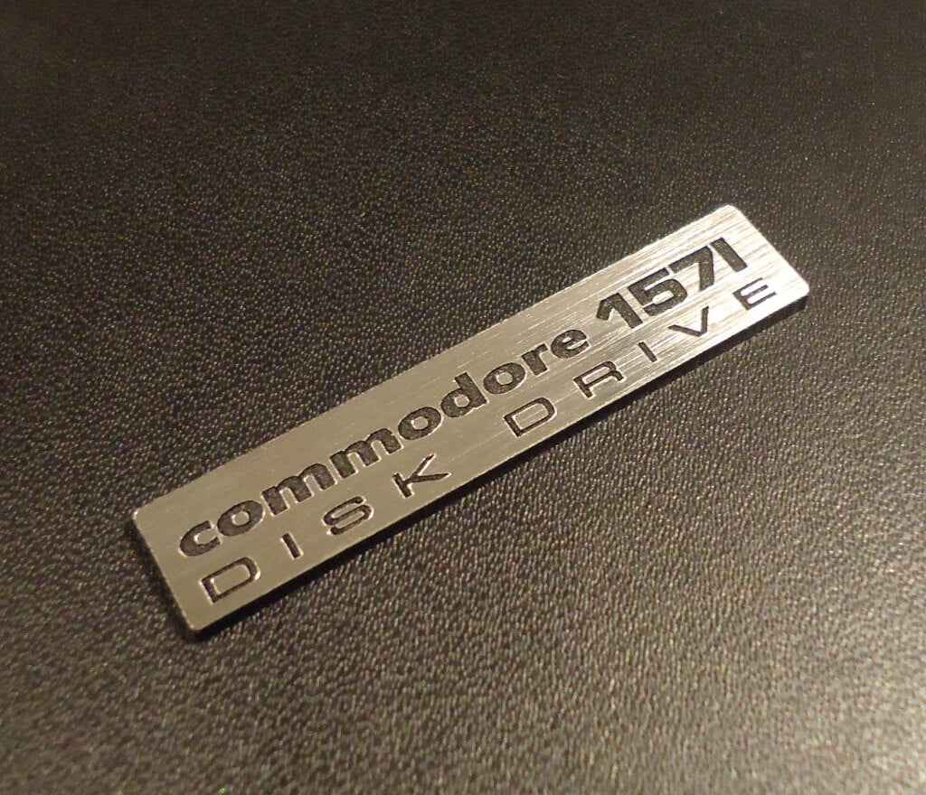 Sticker Commodore 1571 Logo Badge Silver 44mm x 9mm [264]