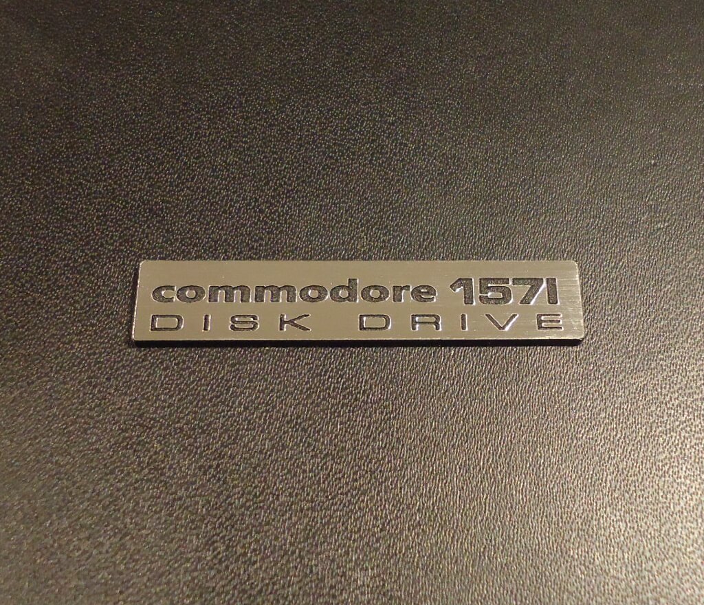 Sticker Commodore 1571 Logo Badge Silver 44mm x 9mm [264]