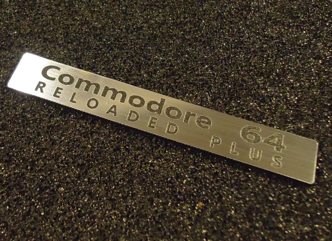 Commodore C64 Reloaded Plus Label / Aufkleber / Sticker / Badge / Logo 7,7cm x 1,2cm [422]