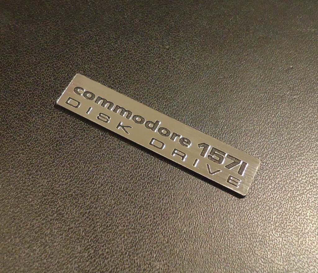 Sticker Commodore 1571 Logo Badge Silver 44mm x 9mm [264]