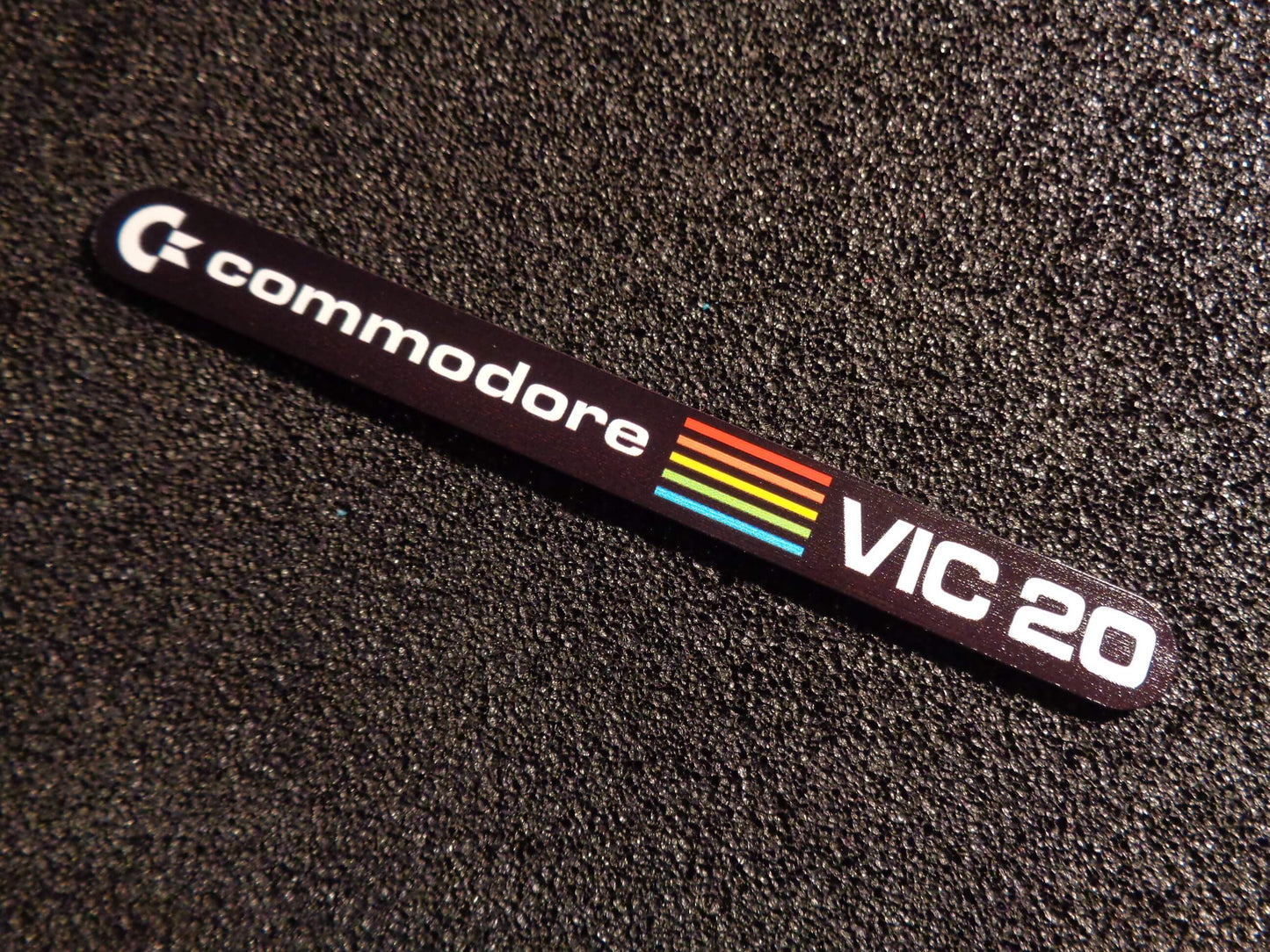 Commodore VIC 20 Label / Aufkleber / Sticker / Badge / Logo 11cm x 1,1cm [460]