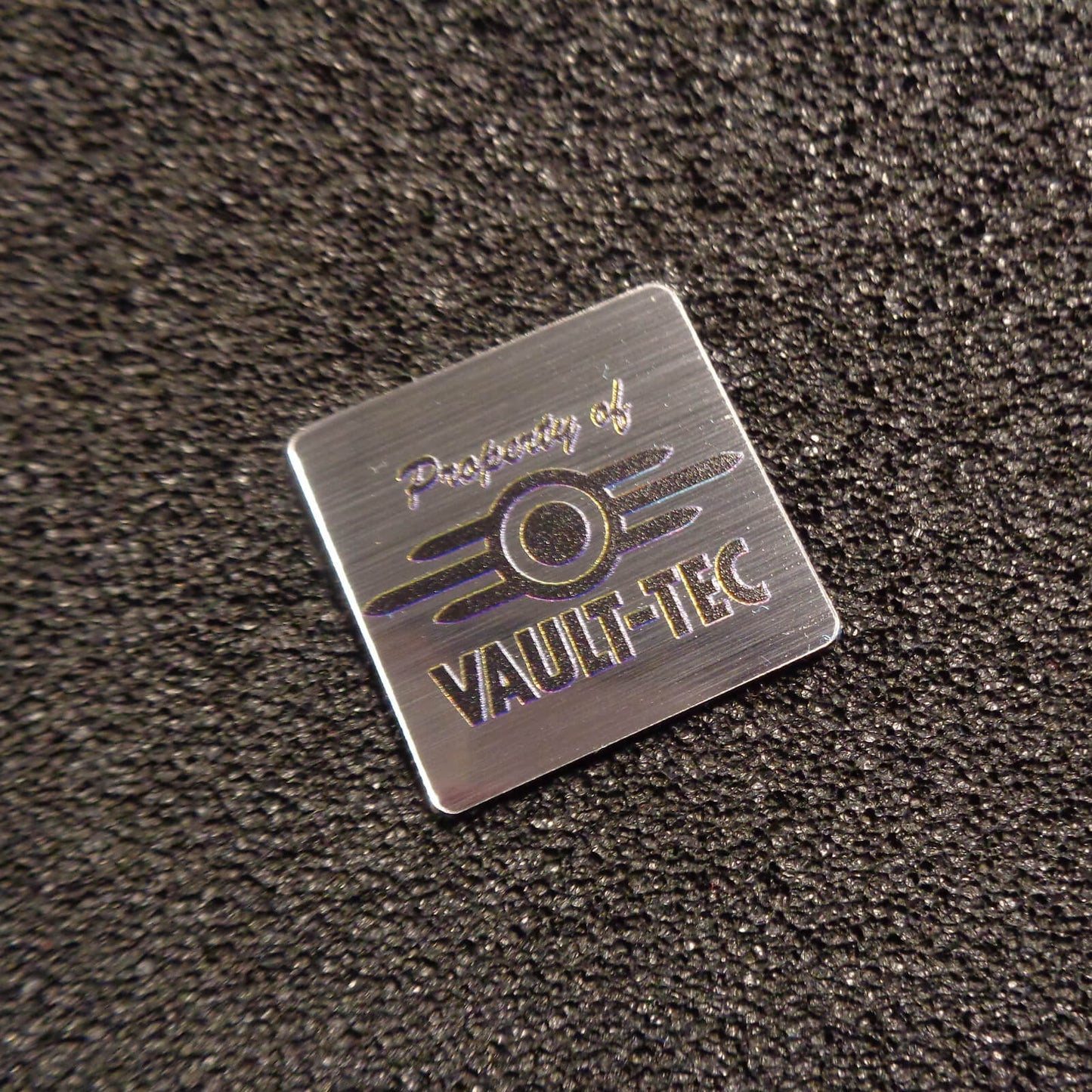 Sticker Vault-Tec Corporation Fallout Logo Label Decal Case Badge [516c]