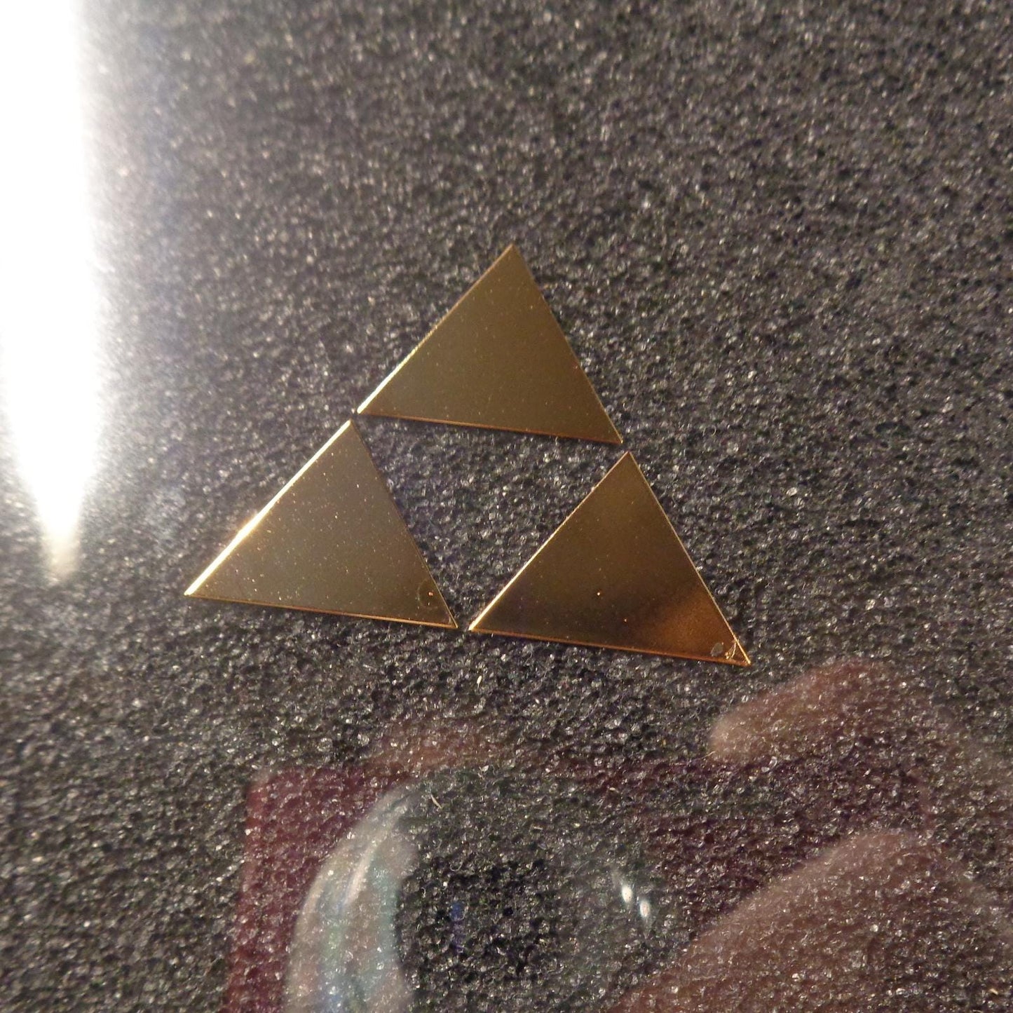 Sticker Gold Zelda Triforce Label Badge Logo 26 x 35mm[259b]